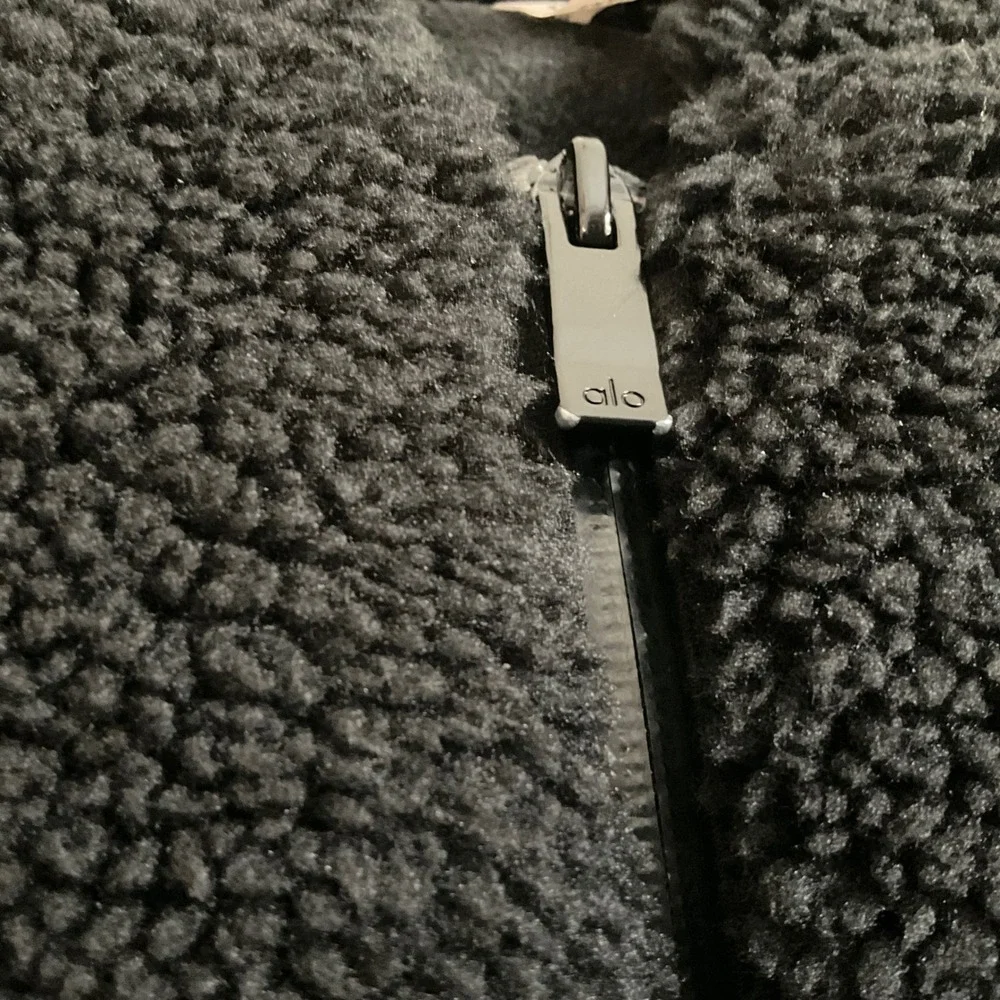 ALO Yoga Black LA Cropped Full Zip Sherpa Fleece Hooded Jacket - Size XS